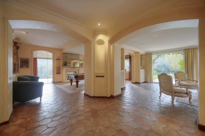 Image No.12-6 Bed House for sale