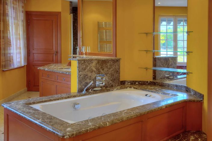 Image No.16-6 Bed House for sale