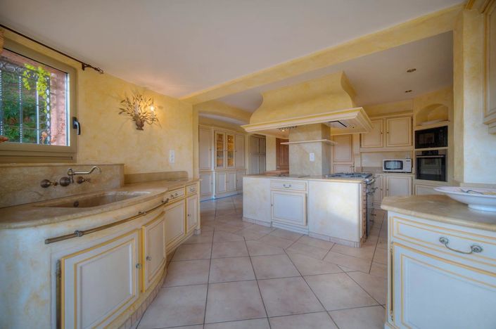 Image No.7-6 Bed House for sale