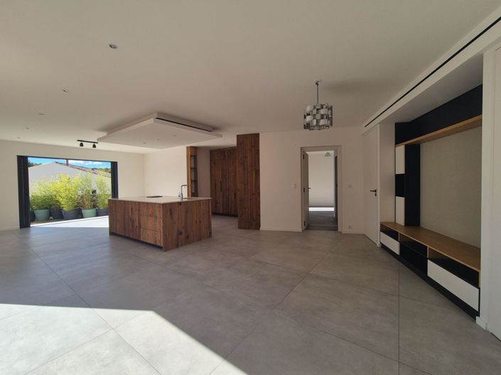 Image No.4-4 Bed House for sale