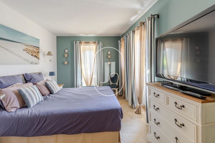 Image No.10-4 Bed House for sale