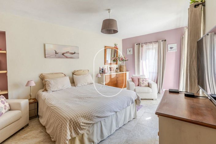 Image No.8-4 Bed House for sale