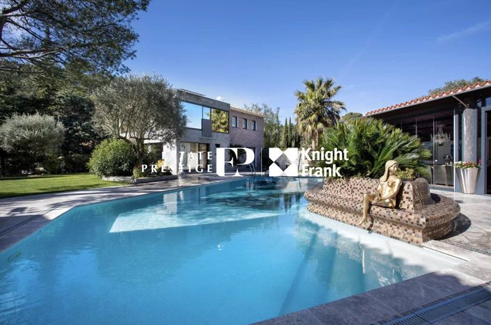 Image No.1-8 Bed House for sale