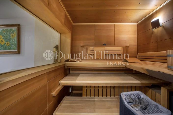 Image No.11-8 Bed House for sale