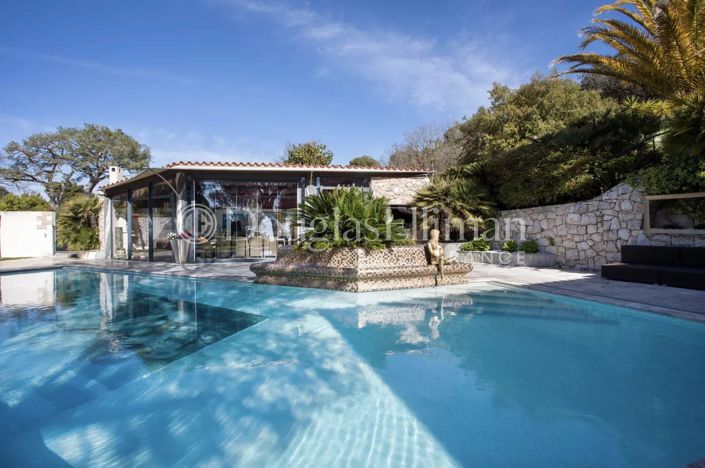 Image No.5-8 Bed House for sale