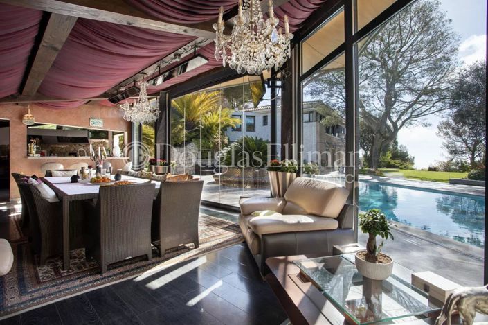 Image No.6-8 Bed House for sale