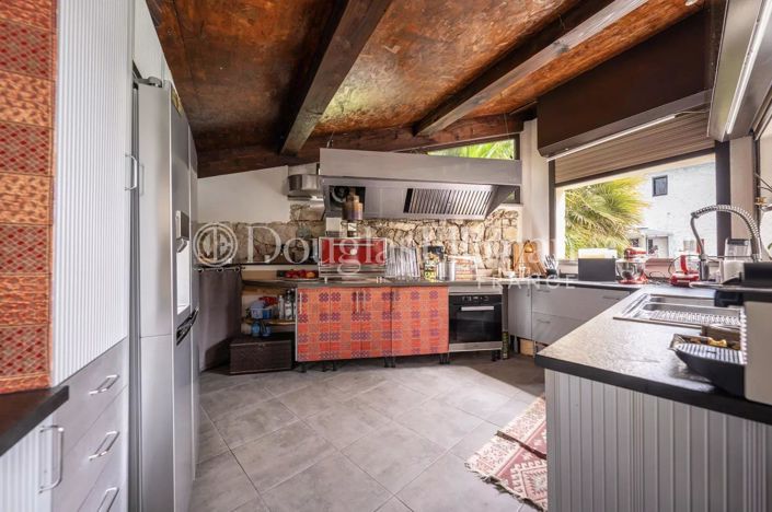 Image No.7-8 Bed House for sale