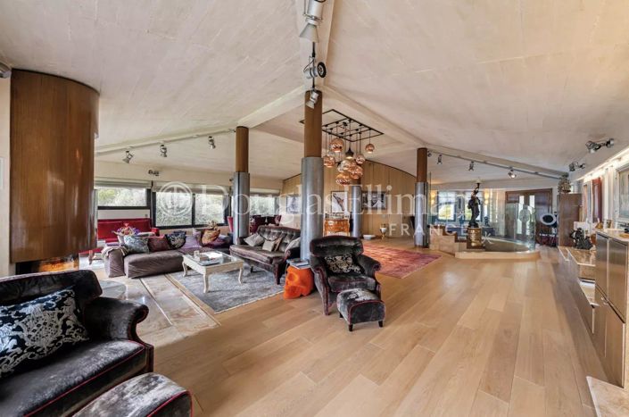 Image No.9-8 Bed House for sale