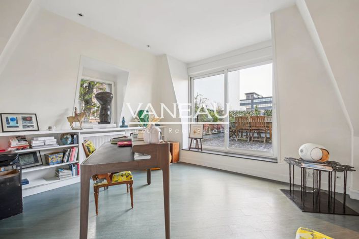 Image No.1-4 Bed Apartment for sale