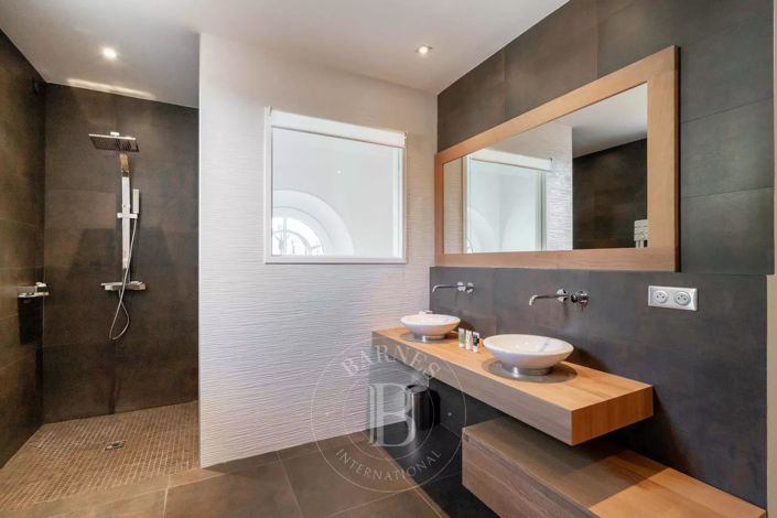 Image No.12-5 Bed House for sale