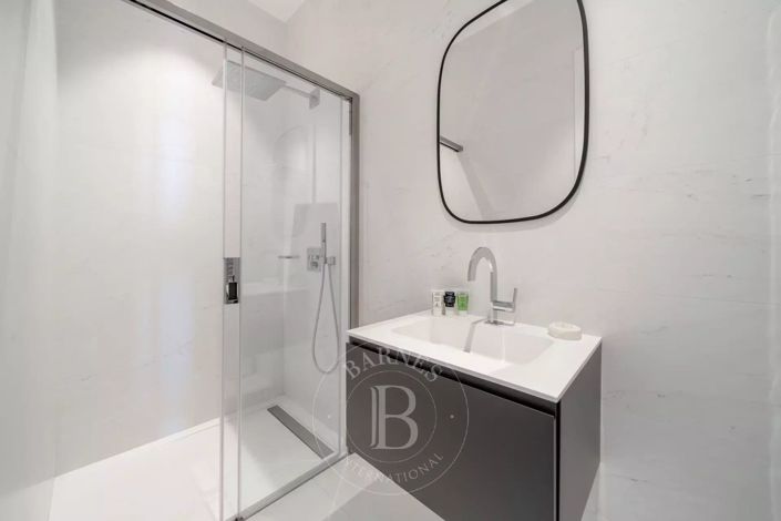 Image No.17-5 Bed House for sale