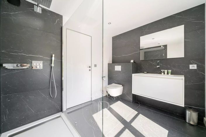 Image No.25-5 Bed House for sale