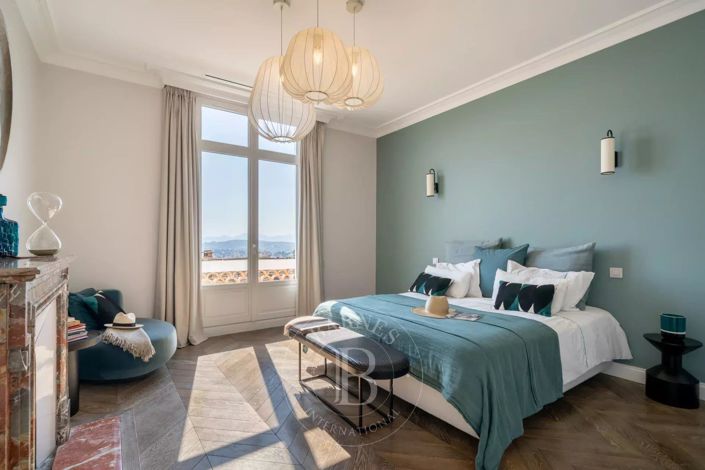 Image No.5-5 Bed House for sale