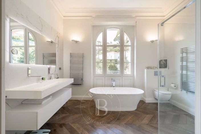 Image No.6-5 Bed House for sale