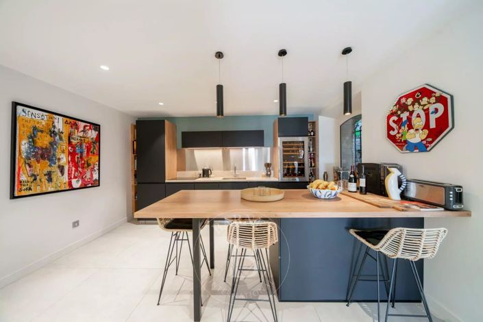 Image No.7-5 Bed House for sale