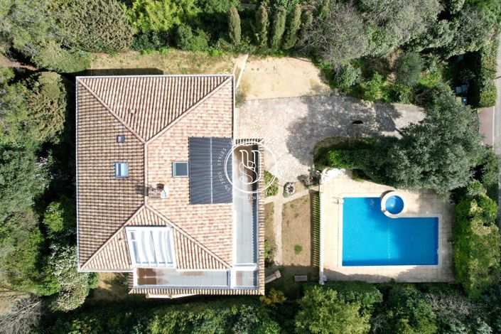 Image No.1-8 Bed House for sale
