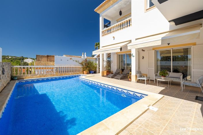 Image No.1-4 Bed House for sale