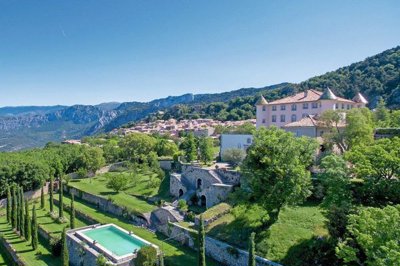 Propriété de 23 chambres à vendre à Aiguines