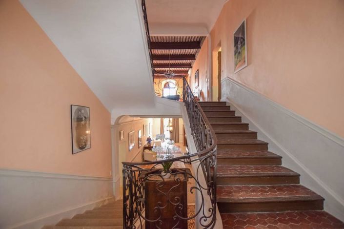 Image No.16-23 Bed Property for sale