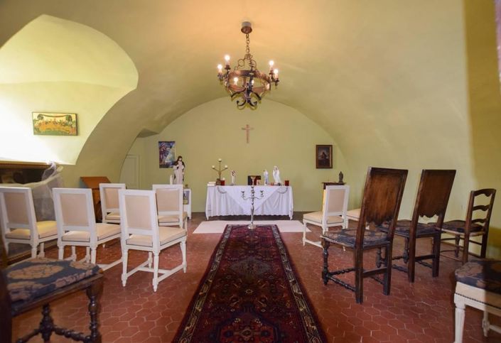 Image No.18-23 Bed Property for sale