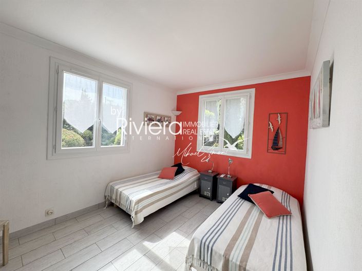 Image No.16-5 Bed House for sale