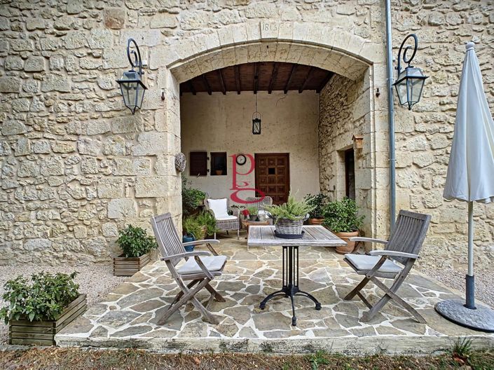 Image No.1-4 Bed House for sale