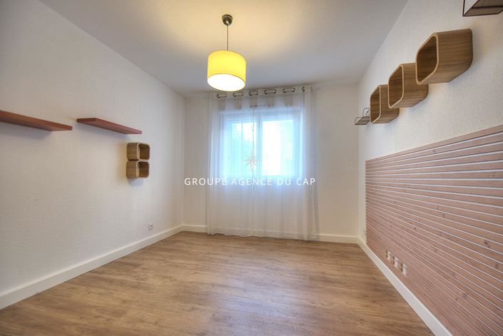 Image No.10-3 Bed Apartment for sale