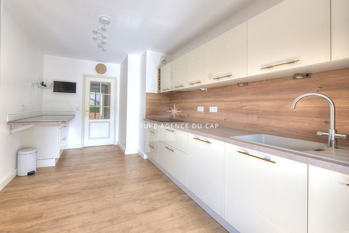 Image No.7-3 Bed Apartment for sale