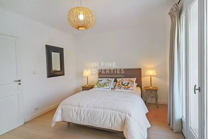 Image No.18-4 Bed House for sale