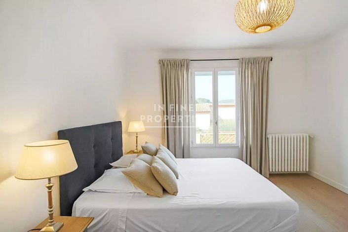 Image No.20-4 Bed House for sale