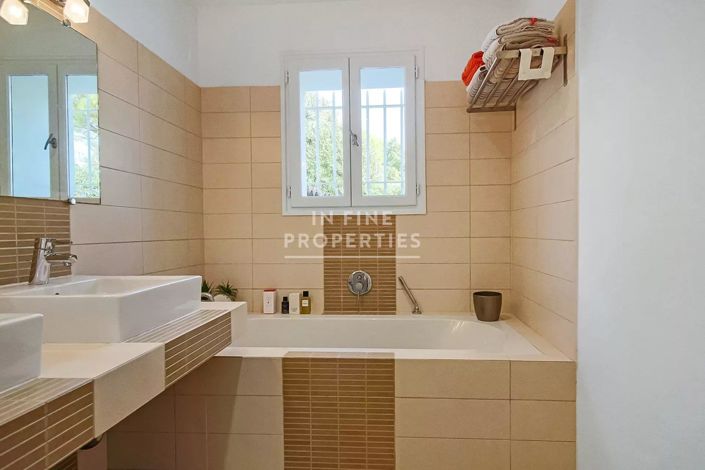 Image No.22-4 Bed House for sale