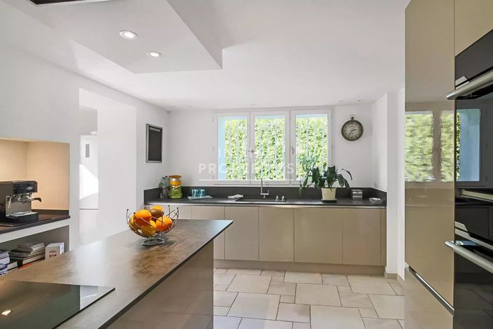 Image No.9-4 Bed House for sale