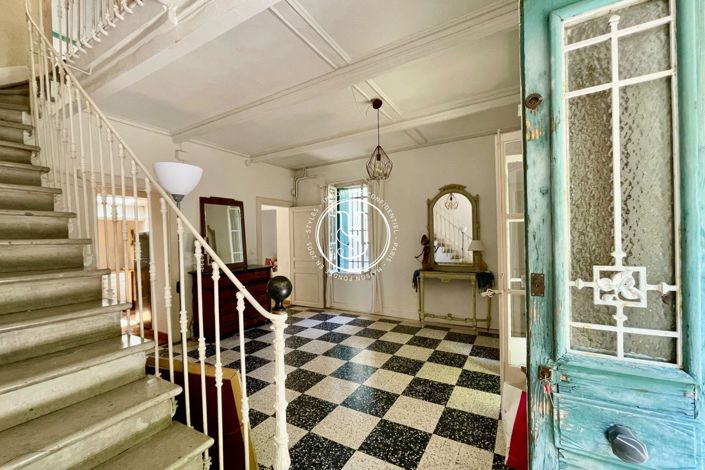 Image No.1-5 Bed House for sale