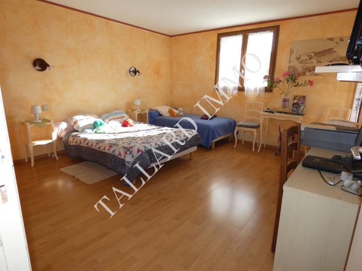 Image No.22-10 Bed House for sale