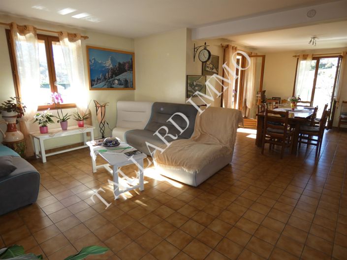 Image No.23-10 Bed House for sale