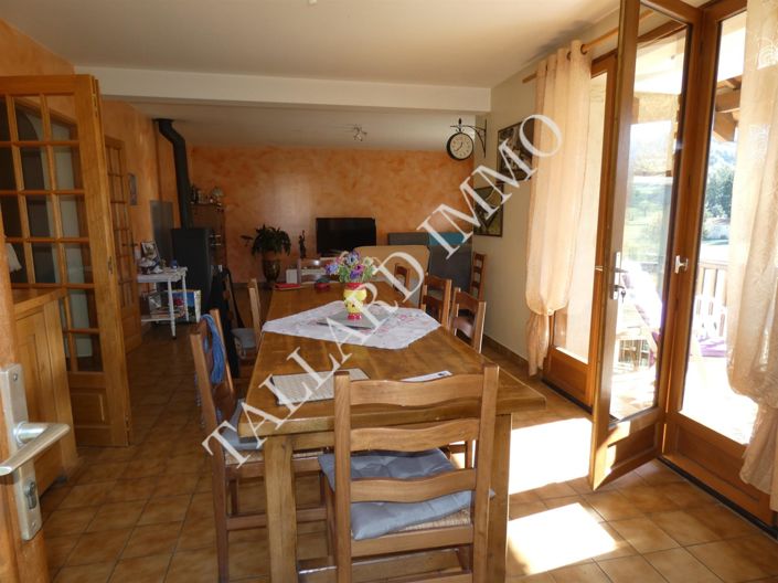 Image No.3-10 Bed House for sale