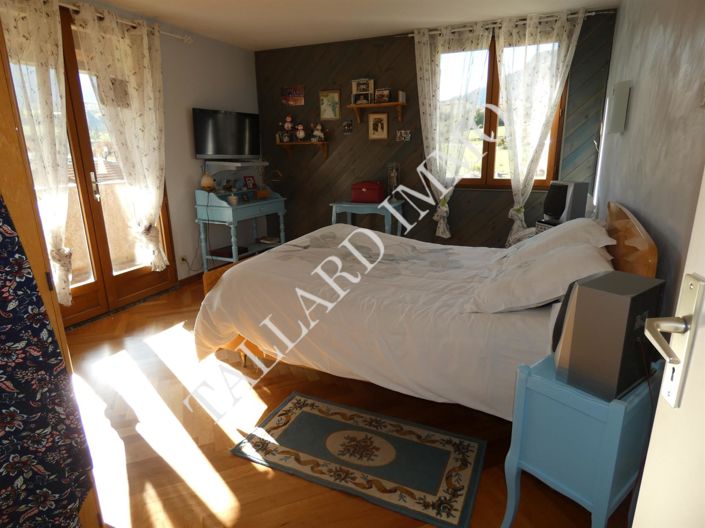 Image No.4-10 Bed House for sale