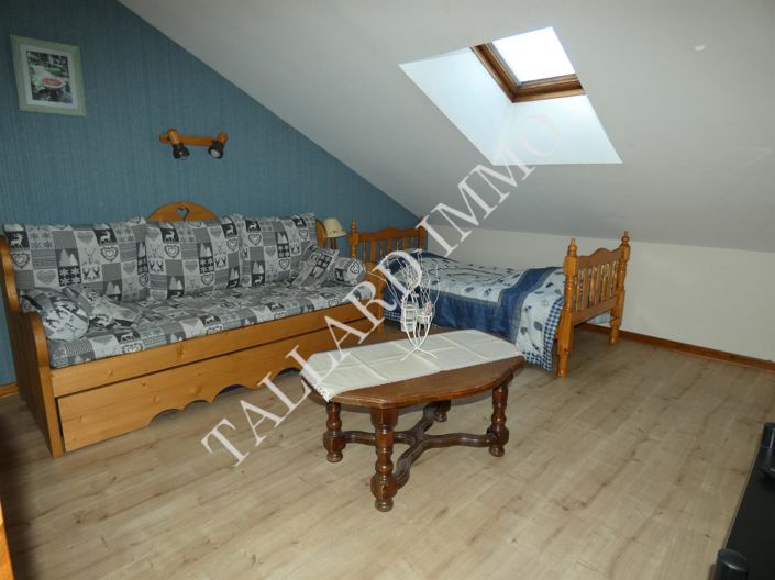 Image No.7-10 Bed House for sale