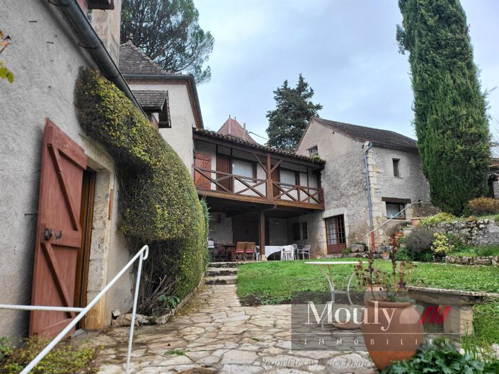 Image No.1-8 Bed House for sale