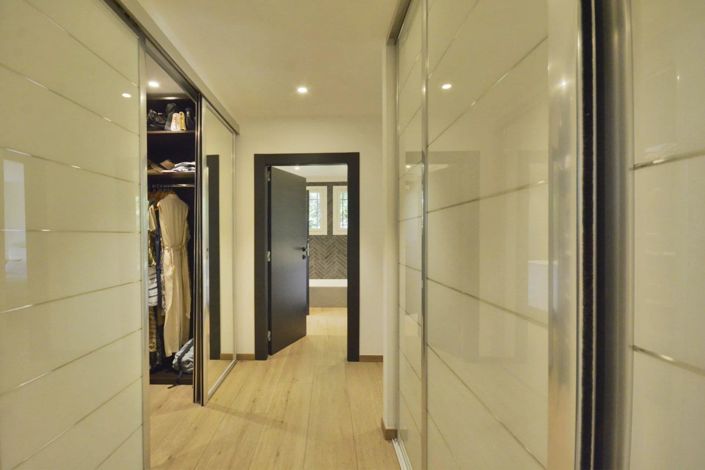 Image No.24-4 Bed House for sale