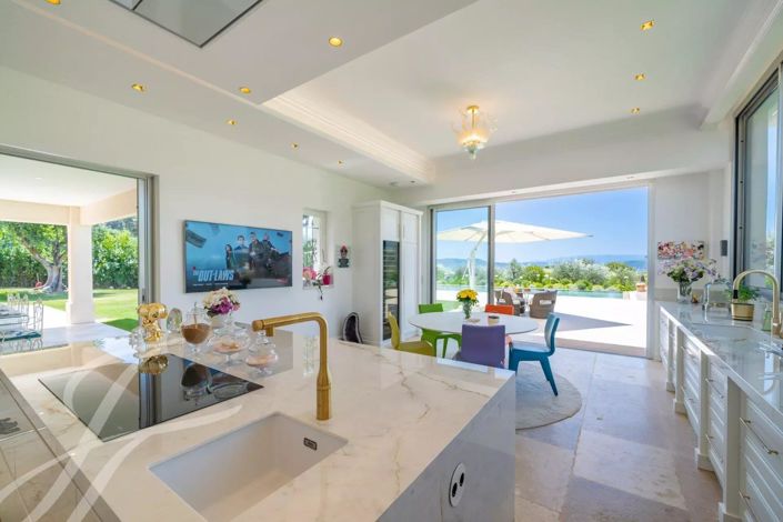 Image No.16-6 Bed House for sale