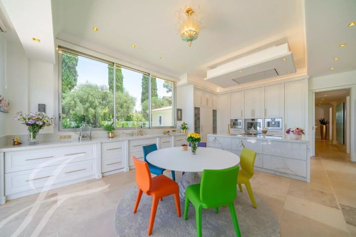 Image No.17-6 Bed House for sale