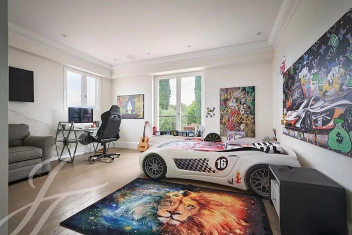 Image No.26-6 Bed House for sale