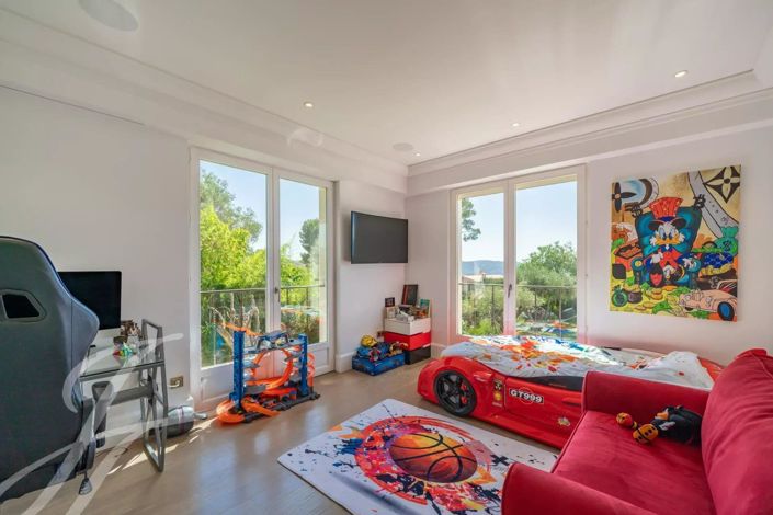 Image No.29-6 Bed House for sale