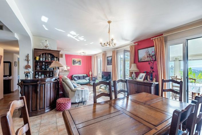 Image No.2-5 Bed House for sale