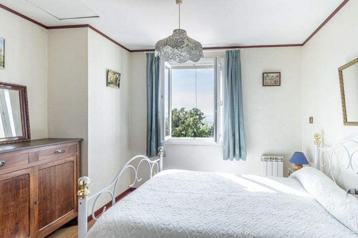 Image No.5-5 Bed House for sale