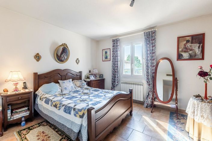 Image No.6-5 Bed House for sale