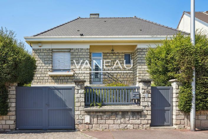 Image No.1-4 Bed House for sale