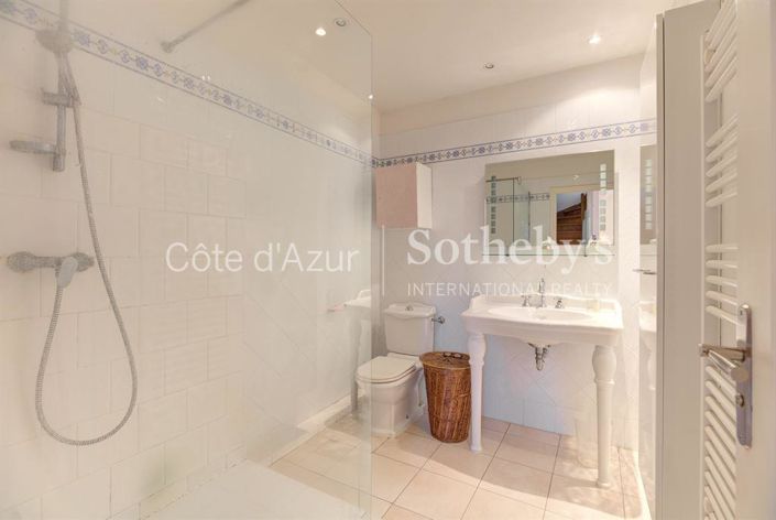 Image No.12-5 Bed House for sale