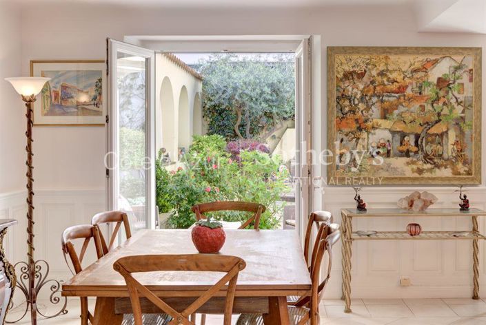 Image No.2-5 Bed House for sale